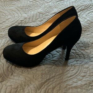 Like Brand New
Worn 3 times. 
Marcor Epublic Elegant Black Women's Heels